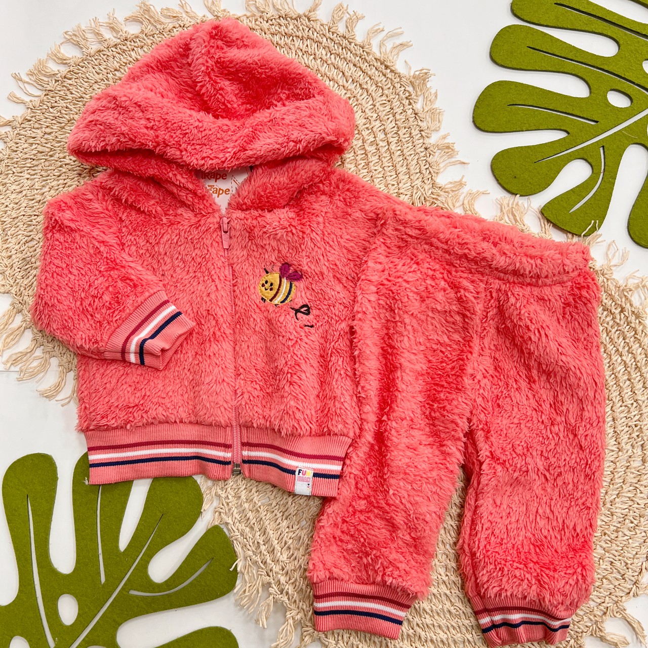  Inverno 2024 - Conj. Jaqueta Abelhinha e Calça em Soft - Goiaba